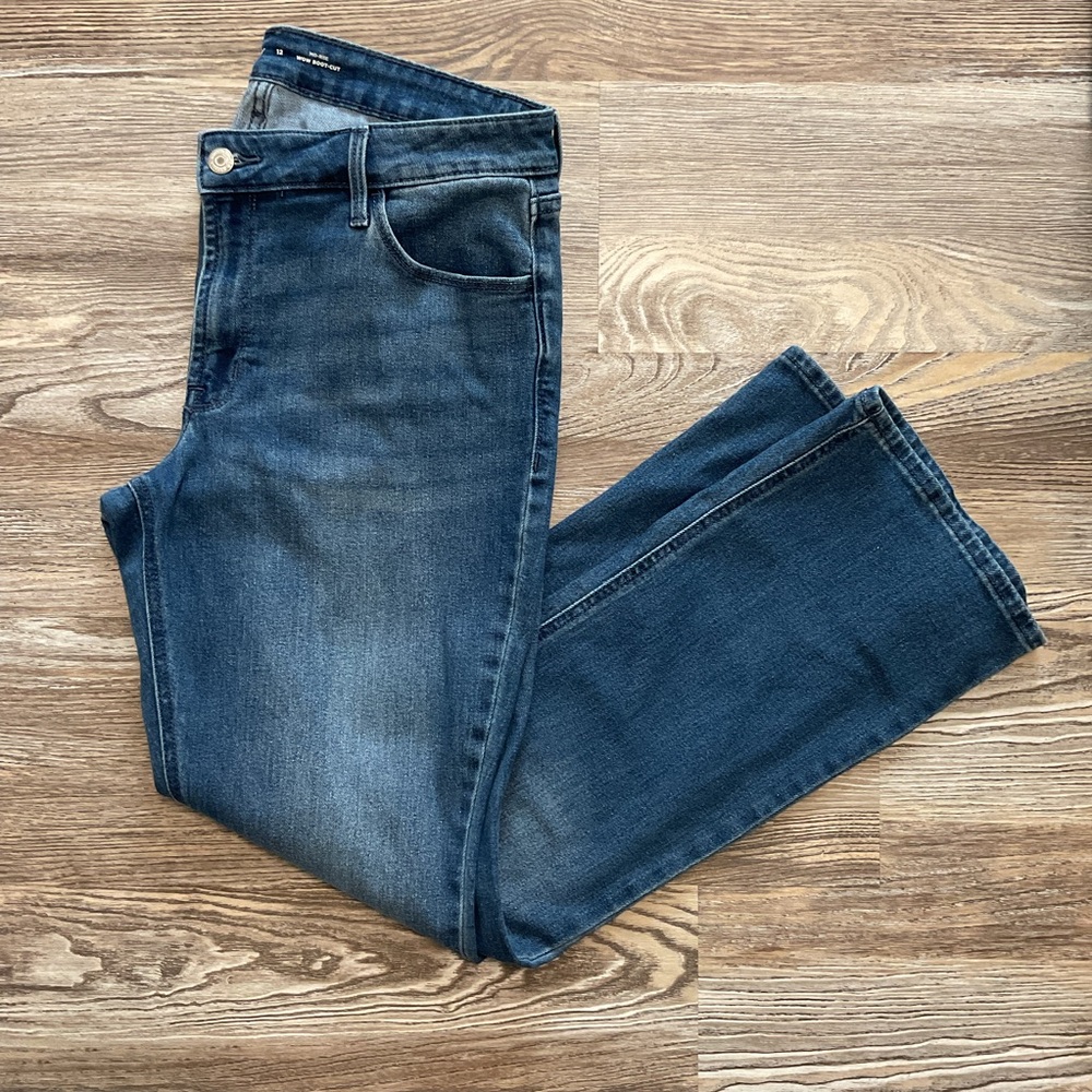 Old Navy Mid Rise WOW Boot-Cut Jeans Medium Rinse 12